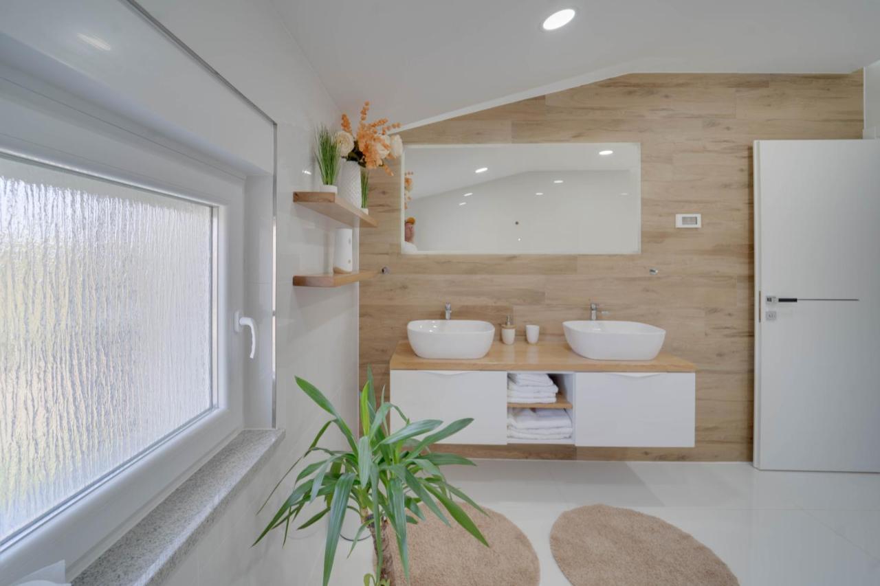 Black Diamond Apartment Vilanija Buitenkant foto