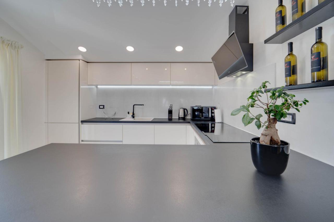 Black Diamond Apartment Vilanija Buitenkant foto