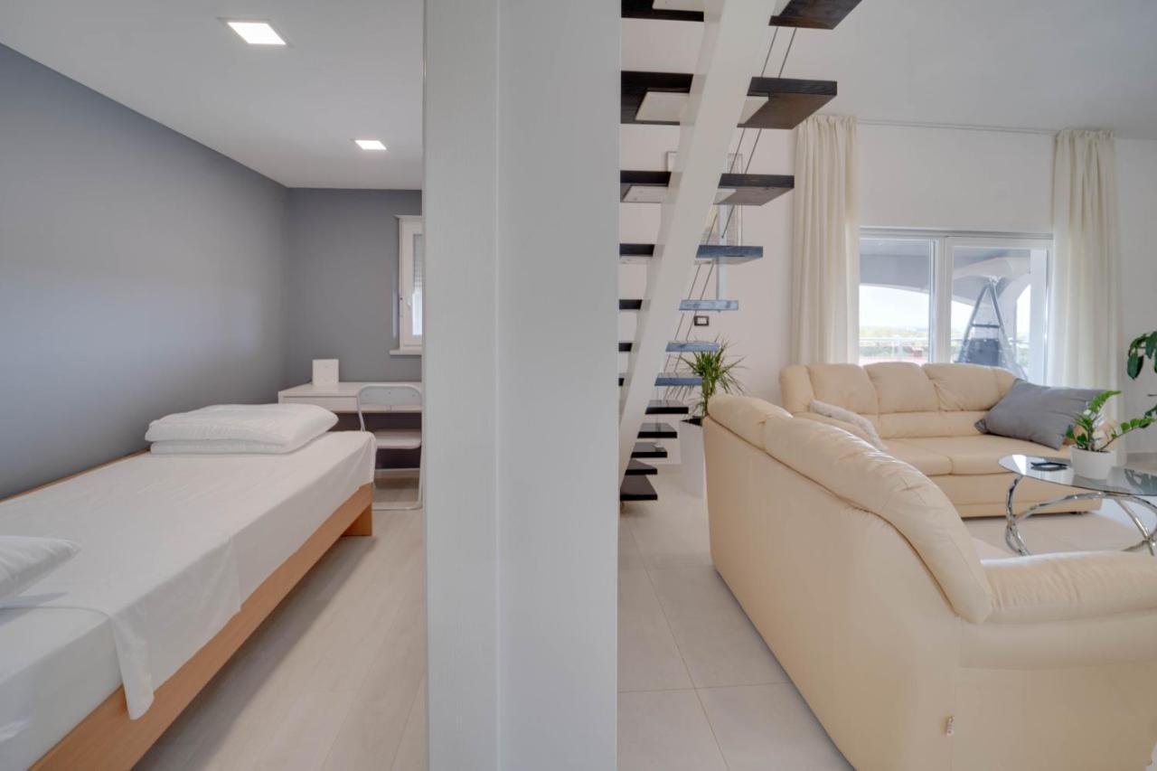 Black Diamond Apartment Vilanija Buitenkant foto